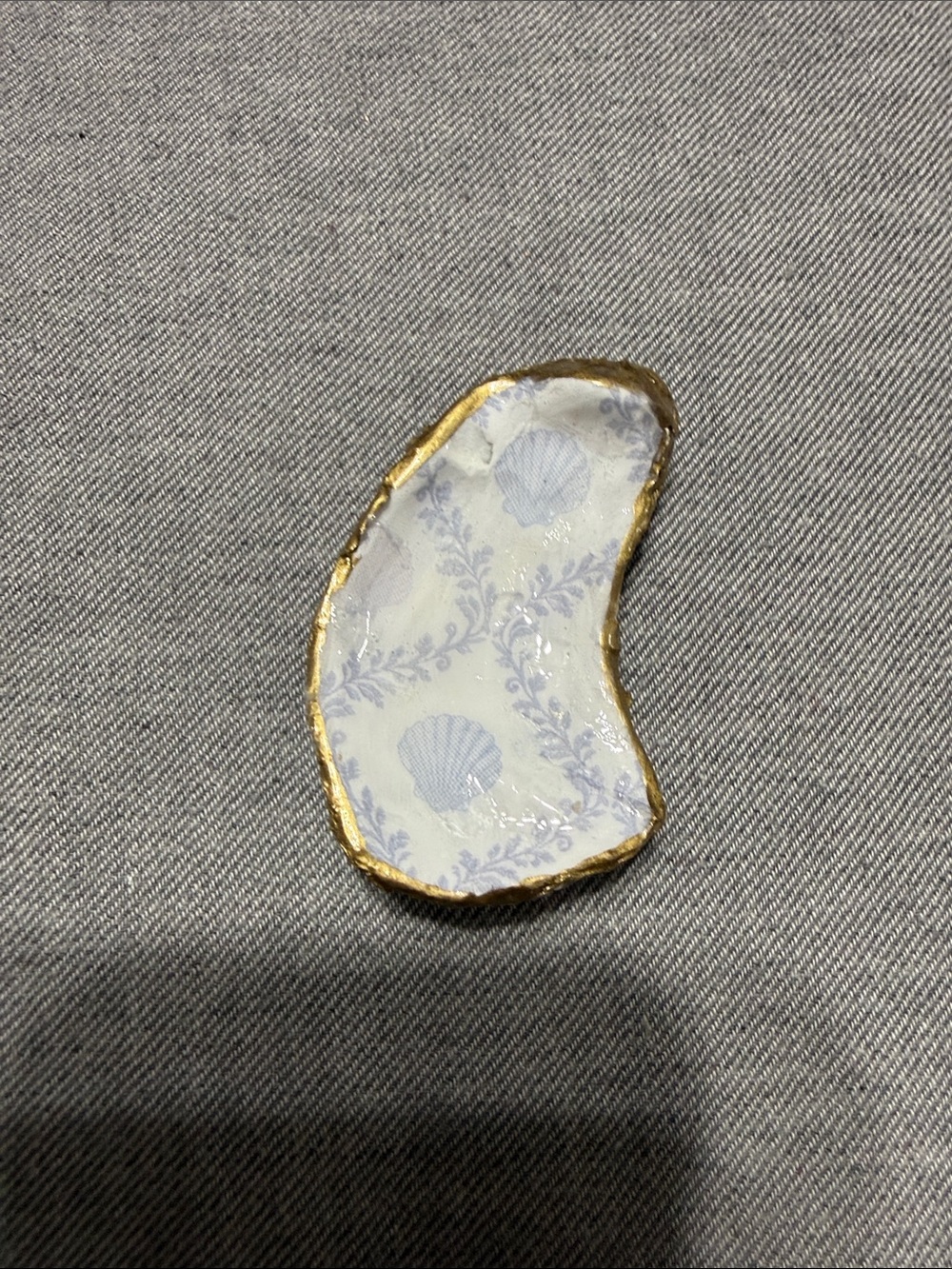 Handmade Decorative Blue Shell-Pattern Resin Magnet with Gold Edge - Picture 2 of 4